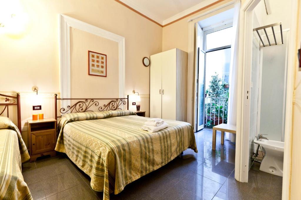 B&B Mediنابولي الغرفة الصورة